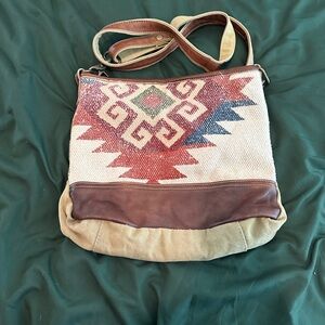 Myra crossbody